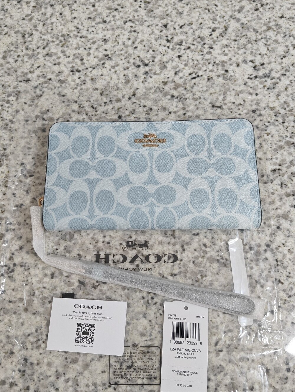 Coach Long Zip Around WalletIn Signature Canvas (Light blue)